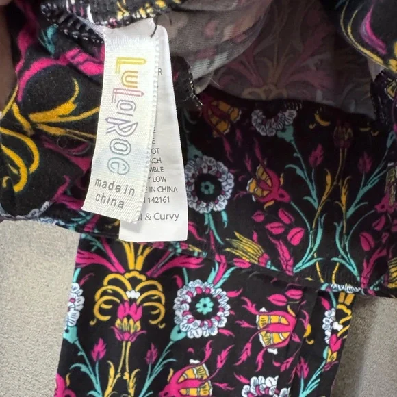 LuLaRoe TC Soft Black Floral Leggings - Picture 3 of 3
